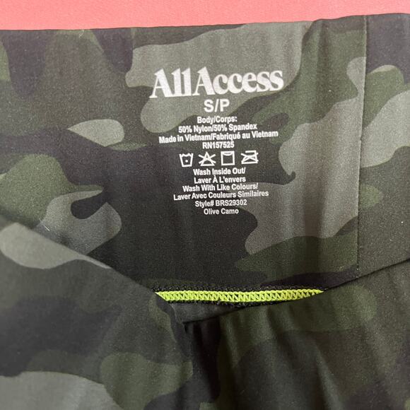 All Access Green Camo Biker Shorts Size Small - Picture 2 of 4